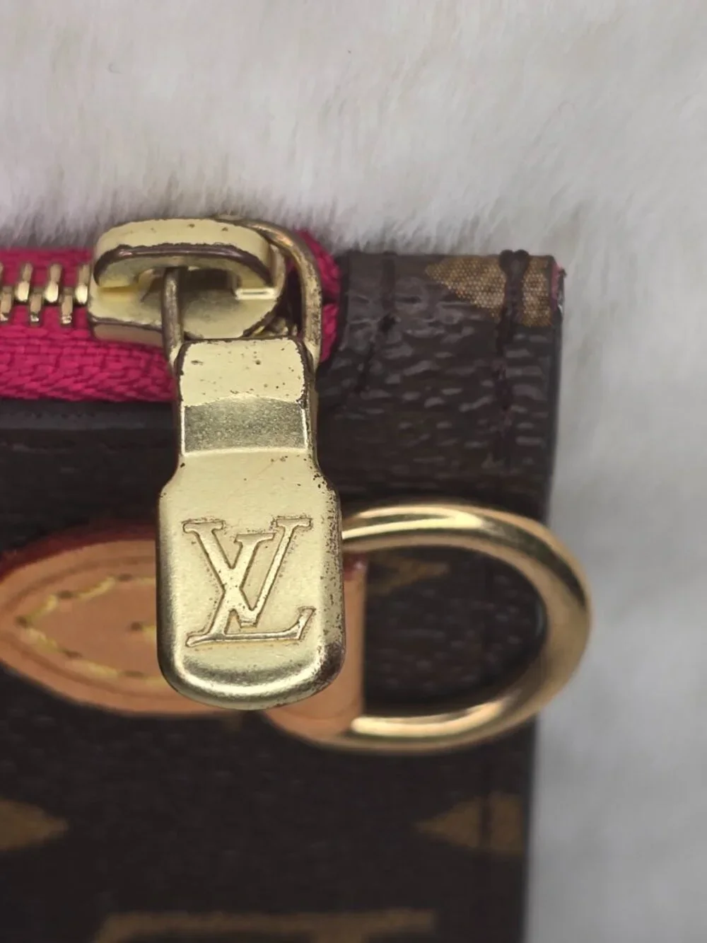 LOUIS VUITTON Monogram Neverfull PM Pochette Pivoine